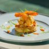 Vou-au-vent de camarão com creme de burrata