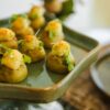 Baby Baked Potato com Brandade de Bacalhau Trufado e Alho Confit