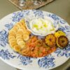 Blinis com Salmão Gravlax e Chantilly de Limão Siciliano