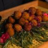 Croqueta de Pernil com Molho de Mostarda e Mel
