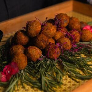 Croqueta de Pernil com Molho de Mostarda e Mel