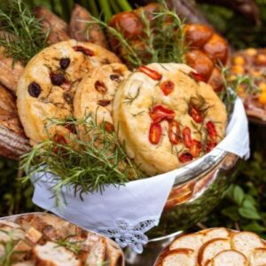 Focaccia de Ervas com Azeitona e Tomate Cereja