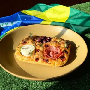 Focaccia com acompanhamentos